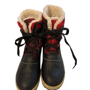 Khombu Women’s Plaid Red and Black Plaid Winter Boots